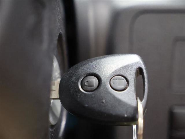 ワイヤレスリモコンがついているので、ドアの開閉もラクラクです。しっかりこの子がお車を見守ってくれます(^_-)-☆