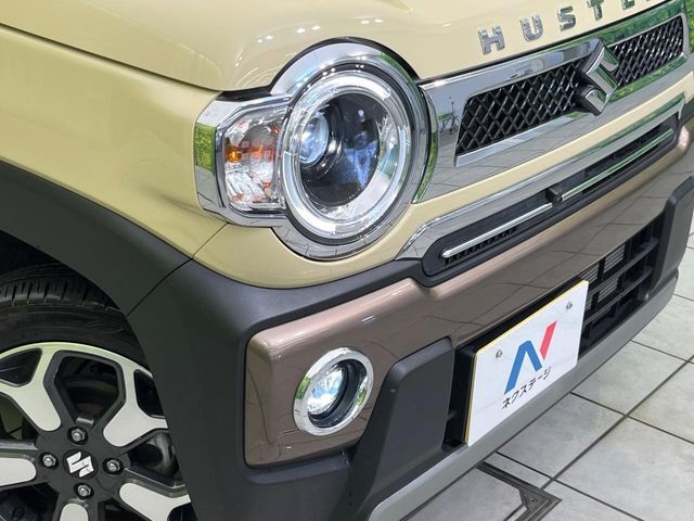 【LEDヘッドライト】悪天候や夜間走行時も良好な視界を確保し安心して運転できる高輝度LEDヘッドライトを装備！点灯速度が早く、消費電力も抑えられています。