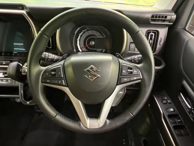 【純正革巻きステアリング】上質な革を使用することで、手にしっかり馴染みとても運転しやすいハンドルです♪