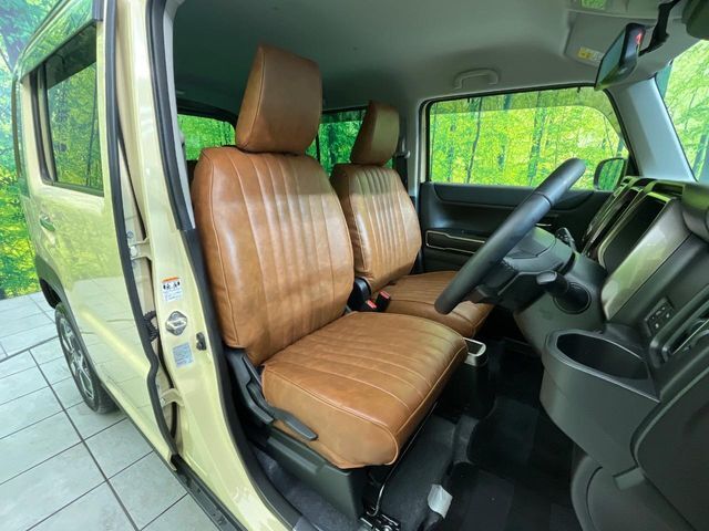 運転席シート廻りは使用感も少なく、良好な状態となっています。丁寧に使われていたことがよくわかりますね。