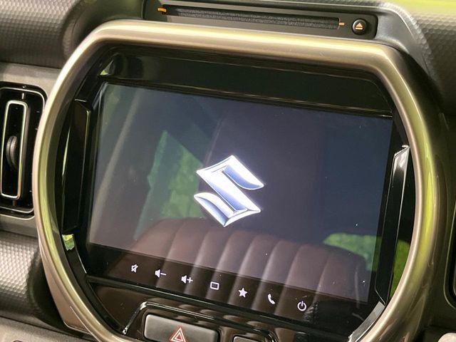 【純正9型ナビ】人気の純正ナビを装備しております。ナビの使いやすさはもちろん、オーディオ機能も充実！キャンプや旅行はもちろん、通勤や買い物など普段のドライブも楽しくなるはず♪