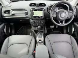 U-connectナビゲーション・地デジTVチューナー　AppleCarPlay＆AndroidAuto対応　キーレスゴー　前後ドラレコ　ACC　LEDヘッドライト　純正17インチAW