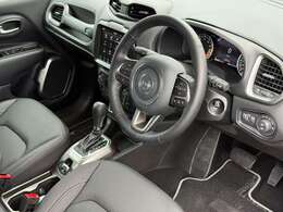 U-connectナビゲーション・地デジTVチューナー　AppleCarPlay＆AndroidAuto対応　キーレスゴー　前後ドラレコ　ACC　LEDヘッドライト　純正17インチAW