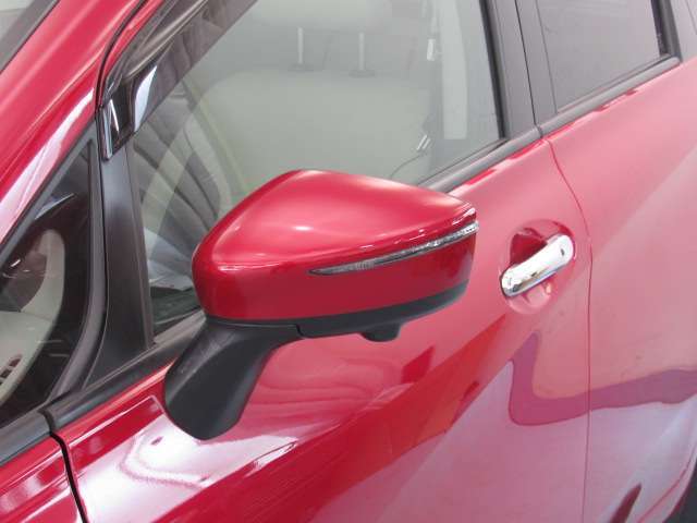 ウィンカードアミラー☆ライトの点滅で対向車、歩行者などに曲がることを知らせることができるので安心・安全につながりますね♪