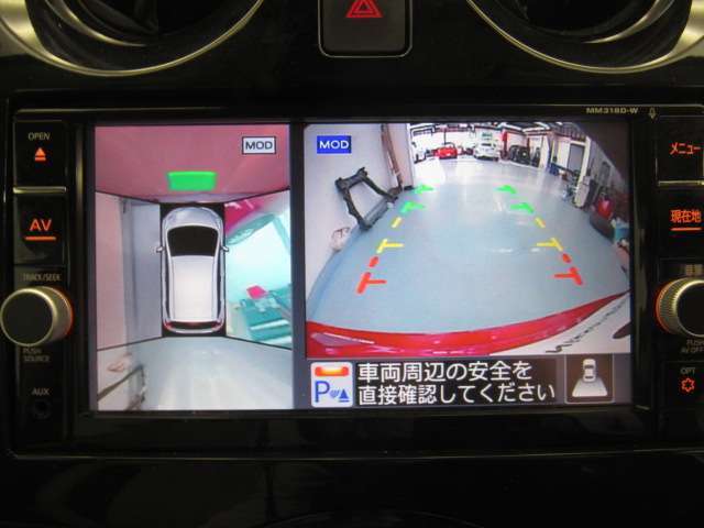アラウンドビューモニターは4方のカメラで真上から車を見たようにモニターで確認ができます。周辺の安全確認、小さなお子様や障害物も目視で確認できるので駐車のしやすさだけでなく、事故防止にも役立ちます。