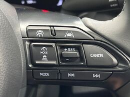 【レーダークルーズコントロール】高速道路での長距離走行が楽に！！自動で速度を保つクルーズコントロールが、衝突軽減システムと連携し、前方の車両を感知して車間を保つように速度調節してくれます！！