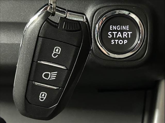 車内へのアクセス楽々、今や必須アイテムの「スマートキー」には、キー複製防止「イモビライザー」まで備わっております。