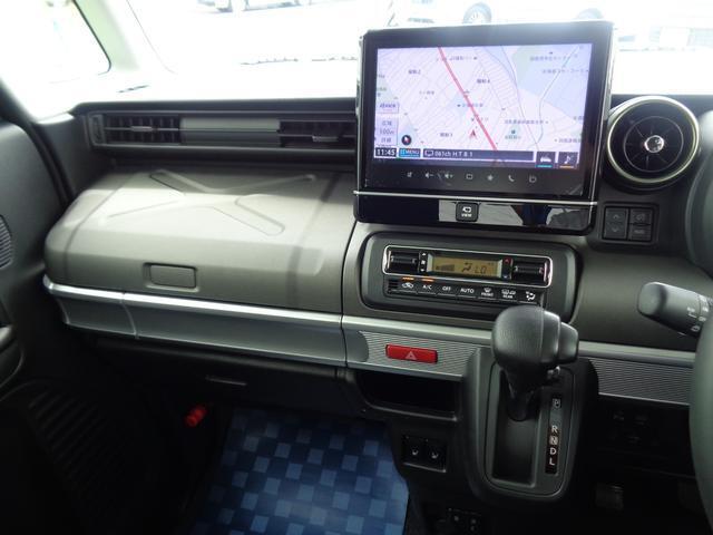 全方位モニター付きメモリーナビゲーション＆スズキコネクト対応通信機装着車です。