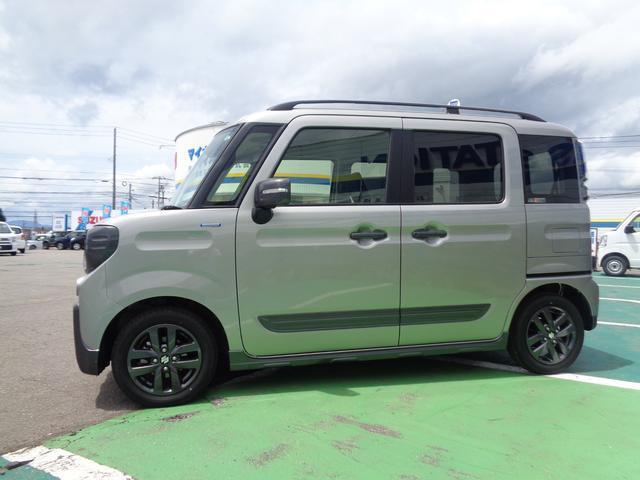 町に、山に、海に。道具箱を意識したデザインのスペーシアギアです。