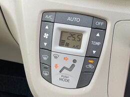 【オートエアコン】一度お好みの温度に設定すれば、車内の温度を検知し風量や温度を自動で調整。暑い…寒い…と何度もスイッチ操作をする必要はありません。快適な車内空間には必須の機能ですね♪