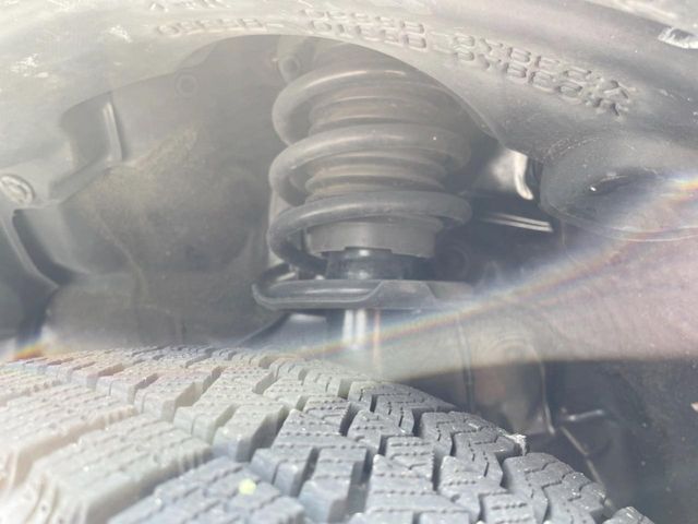 お車を安心してお乗りいただく為には、足回りの定期点検が欠かせません。サービスサポート（有償保証）では無料点検もご提供しており、安心のカーライフをお過ごしいただけるサポート体制が整っています。