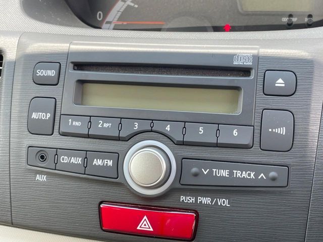 お好きな音楽を車内でお楽しみいただけます♪スピーカー交換・ウーハー追加などの音質向上や、最新ナビ・後席モニター等の取り付けも是非ご相談ください！