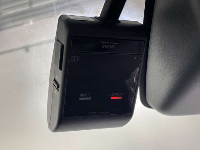 【ドライブレコーダー】映像・音声などの運転中の記録を残します。事故などを起こした起こされた時の証拠になりえますので、もしも時でも安心ですね。