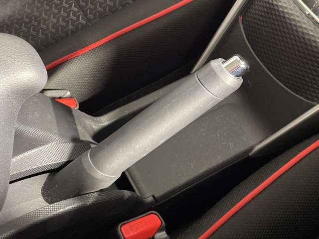 【シフトレバー】『シフトレバー』の画像になります。写真の内容に関してご不明点、ご質問等がございましたらお気軽にガリバー店舗までお問い合わせください。