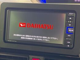 【純正ナビ】人気の純正ナビを装備しております。ナビの使いやすさはもちろん、オーディオ機能も充実！キャンプや旅行はもちろん、通勤や買い物など普段のドライブも楽しくなるはず♪