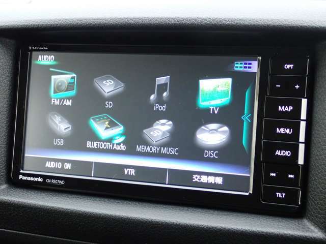 AftermarketSDナビゲーション（CN-RE07WD）が装備されています。DVDビデオ＆CD再生＋フルセグTV視聴が可能です。Bluetooth対応です。
