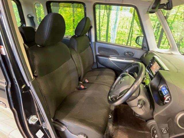 運転席シート廻りは使用感も少なく、良好な状態となっています。丁寧に使われていたことがよくわかりますね。
