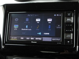 ナビゲーションはパイオニアメモリーナビ（AVIC-RWS901）を装着しております。AM、FM、CD、DVD再生、Bluetooth、音楽録音再生、フルセグTVがご使用いただけます。