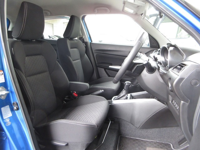 運転席には高さ調整ができる『シートハイトアジャスター機能』が付いています！これなら小柄な方にも大柄な方にも自分にぴったりの運転姿勢がとれますね～！