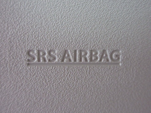 サイドカーテンエアバックシステムは、側面衝突時に大人から子供までさまざまな体格の乗員の頭部や頚部を広範囲で保護。特にセンターピラーへの頭部衝突を防ぐ展開性能を実現しています。