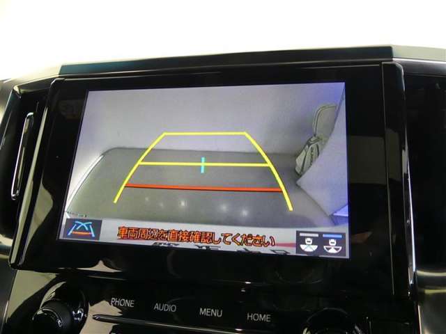 車庫入れや駐車で威力を発揮するのがバックモニター！ナビディスプレイに後ろの様子が映し出されるから安心です。