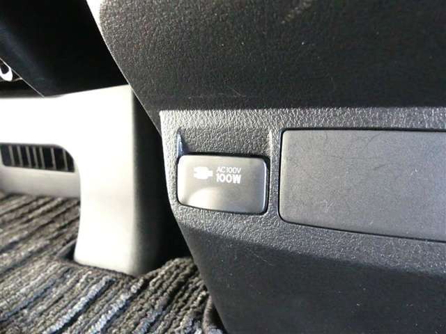ノートパソコンなど家庭用電源の電化製品が100Wまで使用できます。
