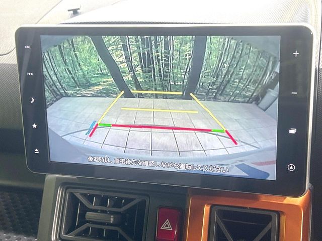 【バックカメラ】駐車時に後方がリアルタイム映像で確認できます。大型商業施設や立体駐車場での駐車時や、夜間のバック時に大活躍！運転スキルに関わらず、今や必須となった装備のひとつです！