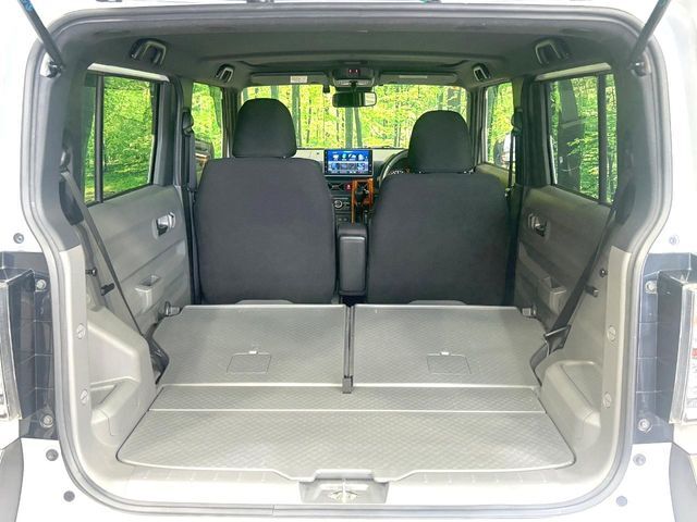 普段のお買い物や通勤、送迎等に十分な荷室スペースを確保しております。セカンドシートを倒すと、大きな荷物の積載も可能です♪