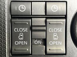 【両側パワースライドドア】スマートキーや運転席のスイッチで後席両側スライドドアの開閉が可能♪電動だから力を入れてドアを開ける必要が無く、小さなお子様でも簡単に開け閉めでき快適です♪