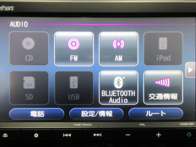 ホンダ純正Gathersのナビを装備しています。AVメニューはご覧の通り、様々なコンテンツに対応しているのでドライブを楽しく演出してくれます。
