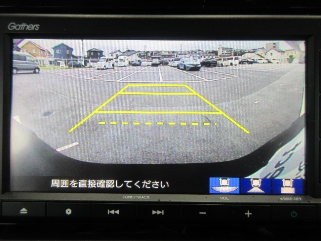 バックが苦手な方にもオススメなバックカメラ付き！広い画角で広範囲も見渡せます。