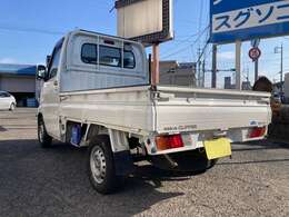 納車時オイル交換：当店では全車納車時にオイル交換を行っております！その他消耗品なども確認・交換して納車を行います。