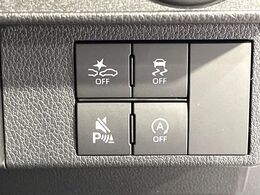 【スマートアシスト】走行中に前方の車両等を認識し、衝突しそうな時は警報とブレーキで衝突回避と被害軽減をアシスト。より安全にドライブをお楽しみいただけます。