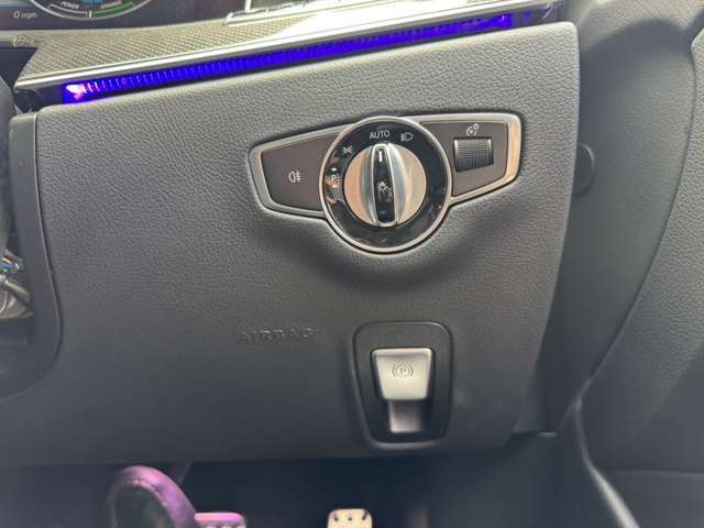自動車販売以外にも、カスタム・Dampers・タイヤ、ホイールからナビ、モニター、スピーカー、ドラレコ取り付け・メンテナンス・修理・車検、鈑金、各種パーツ販売取付、持込も対応しています。お気軽にご相談ください