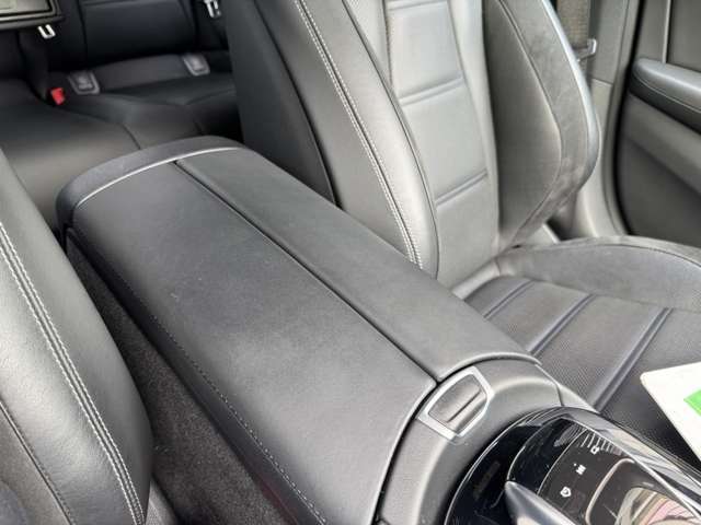 弊社では自社積載車輌があるため、万が一の事故や故障の際にもスピーディーに出動することが可能です。もしもの時があれば時間外でもご連絡ください！お洒落な自社レンタカーも常駐しております！
