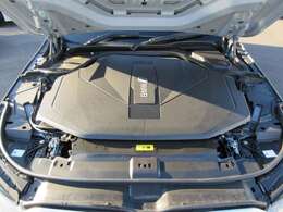 納車時には経験豊富なメカニックが最新設備の整備工場にて徹底的な整備を行います！不具合箇所、交換時期の部品に関しましては当社負担で交換しご納車いたします。