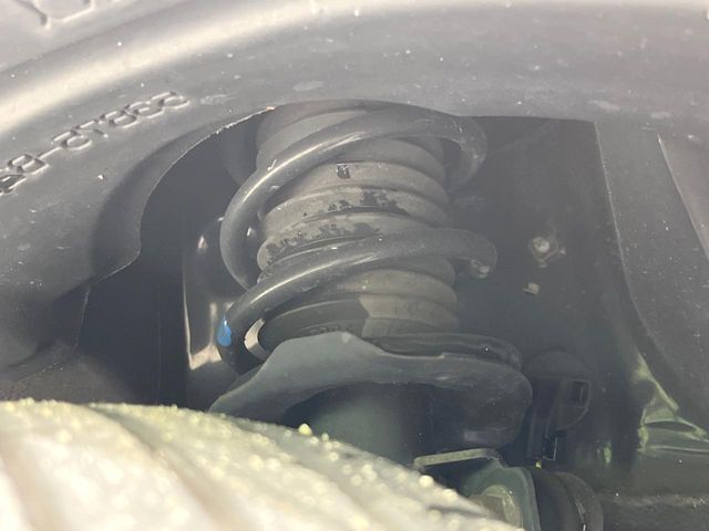 お車を安心してお乗りいただく為には、足回りの定期点検が欠かせません。サービスサポート（有償保証）では無料点検もご提供しており、安心のカーライフをお過ごしいただけるサポート体制が整っています。