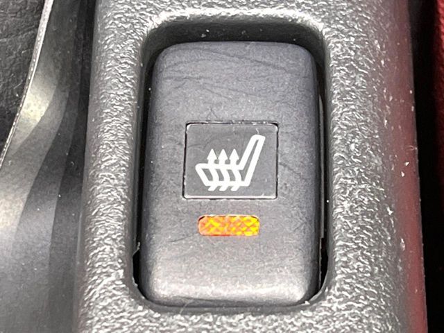 【シートヒーター】寒い日に重宝するシートヒーター！エアコンより早く温まってくれるので寒がりの人も安心ですね♪エアコンの温風は乾燥するから苦手、という方にもをおすすめです。