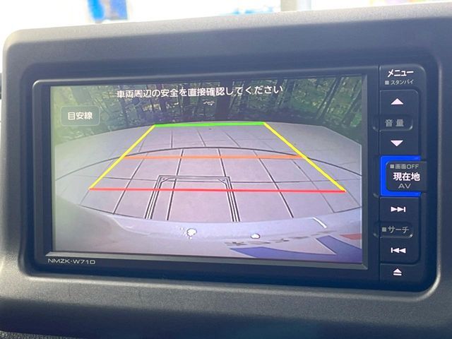 【バックカメラ】駐車時に後方がリアルタイム映像で確認できます。大型商業施設や立体駐車場での駐車時や、夜間のバック時に大活躍！運転スキルに関わらず、今や必須となった装備のひとつです！