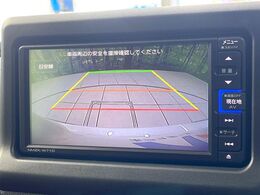 【バックカメラ】駐車時に後方がリアルタイム映像で確認できます。大型商業施設や立体駐車場での駐車時や、夜間のバック時に大活躍！運転スキルに関わらず、今や必須となった装備のひとつです！