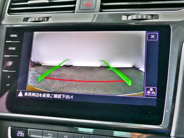 くっきりと鮮明な映像のバックカメラ付きですので後方の障害物を確認ができ、安心安全に車庫入れができます。