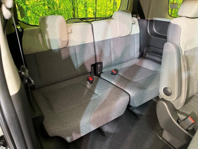 3列目シートはもちろん状態良好☆大人でもゆったりと座って頂けますので、大人数でのお出かけもラクラクです♪ご家族で、気の知れた仲間で、ドライブに行くのが楽しみですね♪