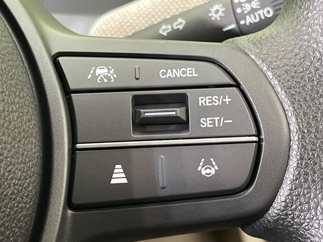 【アダプティブクルーズコントロール】高速道路での長距離走行が楽に！！自動で速度を保つクルーズコントロールが、衝突軽減システムと連携し、前方の車両を感知して車間を保つように速度調節してくれます！！