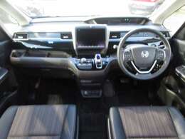 ご納車後も安心なプレミアム保証をご提案いたします。ナビや電装品、エアコンなども含めた600項目の充実した保証内容と安心のロードサービス付帯でサポートいたします。詳細はお尋ねください。