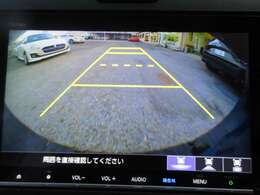 バックが苦手な方は必見！ライン表示付きのバックモニターが障害物を映し出してくれます！