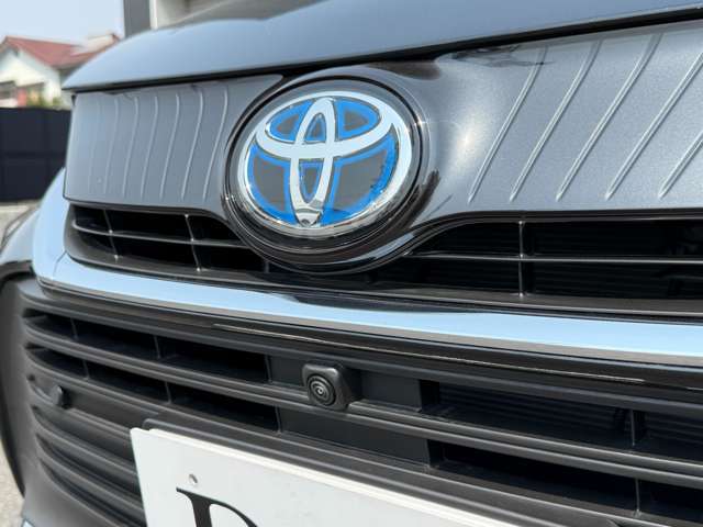 【全周囲カメラ】全周囲カメラがついているので駐車が苦手の方でも安心して後退可能です！ガイドラインも表示されます！クリアランスソナーと合わせて、カメラ映像と音で周囲を確認しながら駐車が可能です！