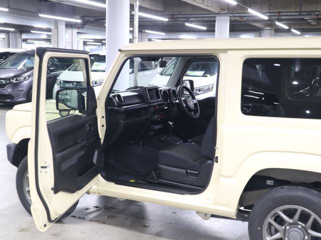 ご納車前のボディガラスコーティングも専門の業者が常駐しておりクオリティの高いコーティングを低価格にてご提供しております♪