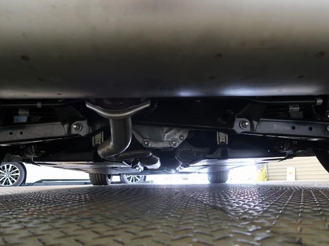 お車を安心してお乗りいただく為には、足回りの定期点検が欠かせません。サービスサポート（有償保証）では無料点検もご提供しており、安心のカーライフをお過ごしいただけるサポート体制が整っています。