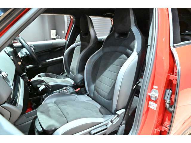 ダイナミカレザーコンビネーションJCWスポーツシートでございます！