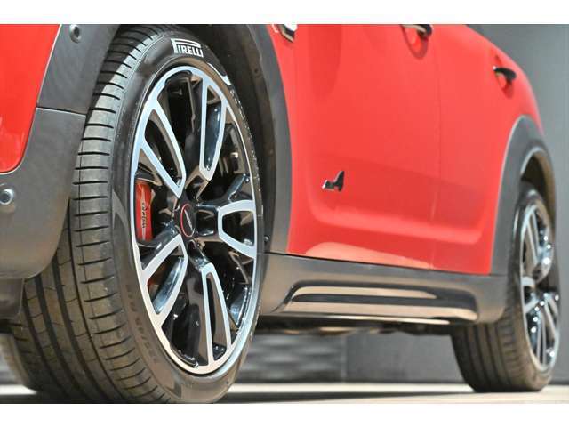 フロントタイヤサイズ【225/45ZR19】